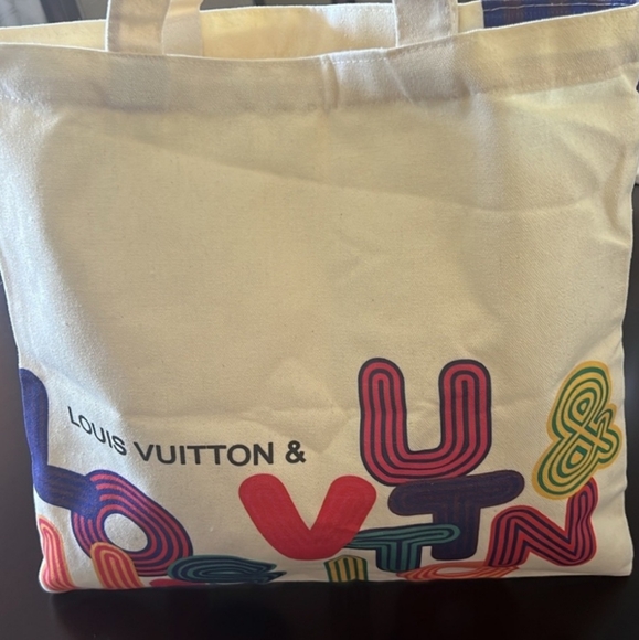Louis Vuitton Tote Bag - Picture 2 of 3